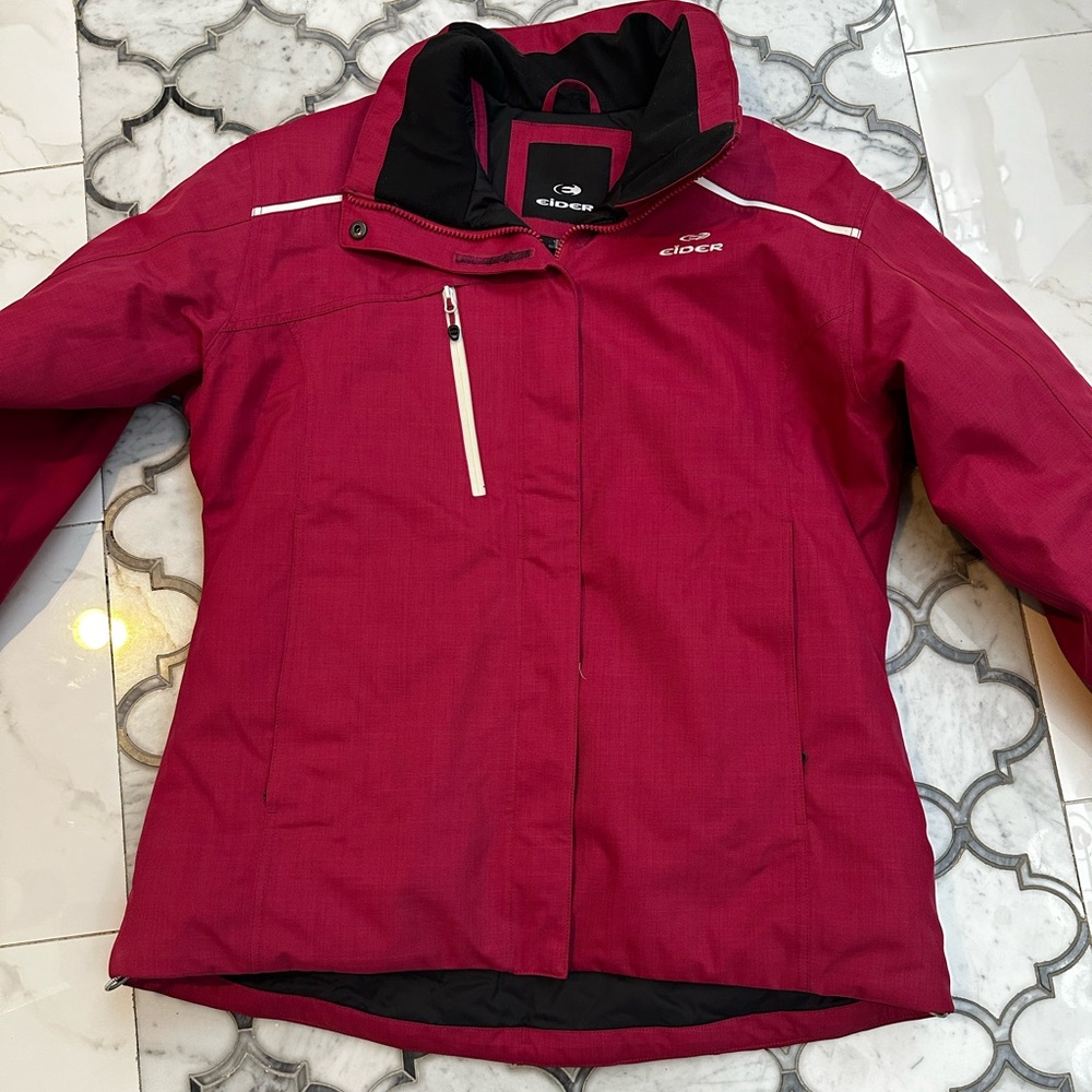 Women’s ski jacket.